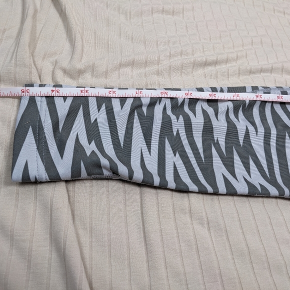 Nike Women's All Over Print AOP Striped Leggings Small Gray - Picture 7 of 9